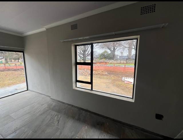 5 BEDROOM HOUSE FOR SALE IN THREE RIVERS